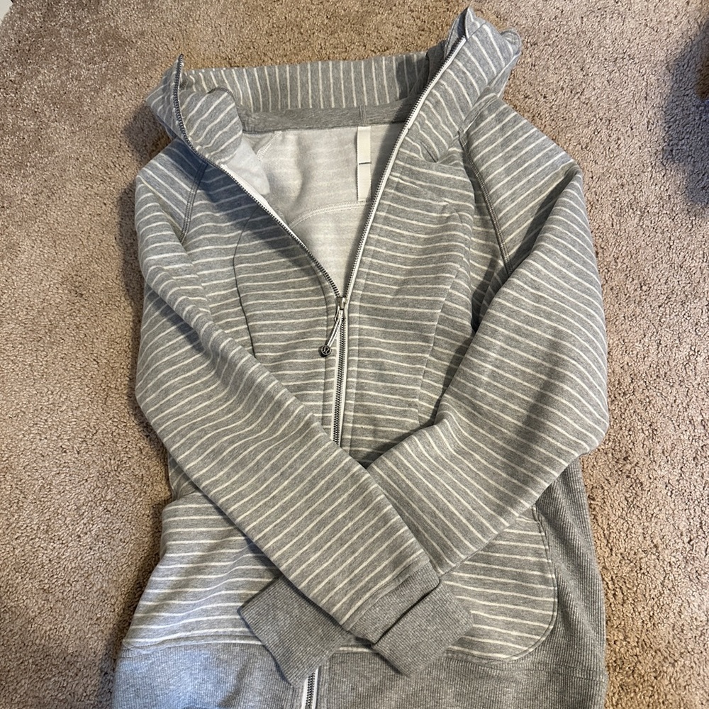 Lululemon scuba hoodie size 8 - great condition / only wear it twice